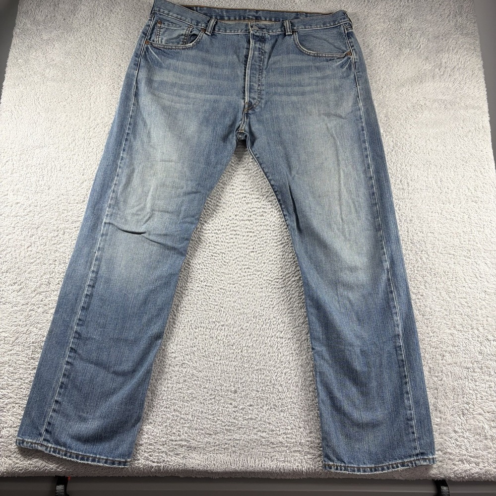 Levi 501 Jeans Mens 40x32 (Fits 40x31) Faded Medium Wash Whiskering Button Fly.